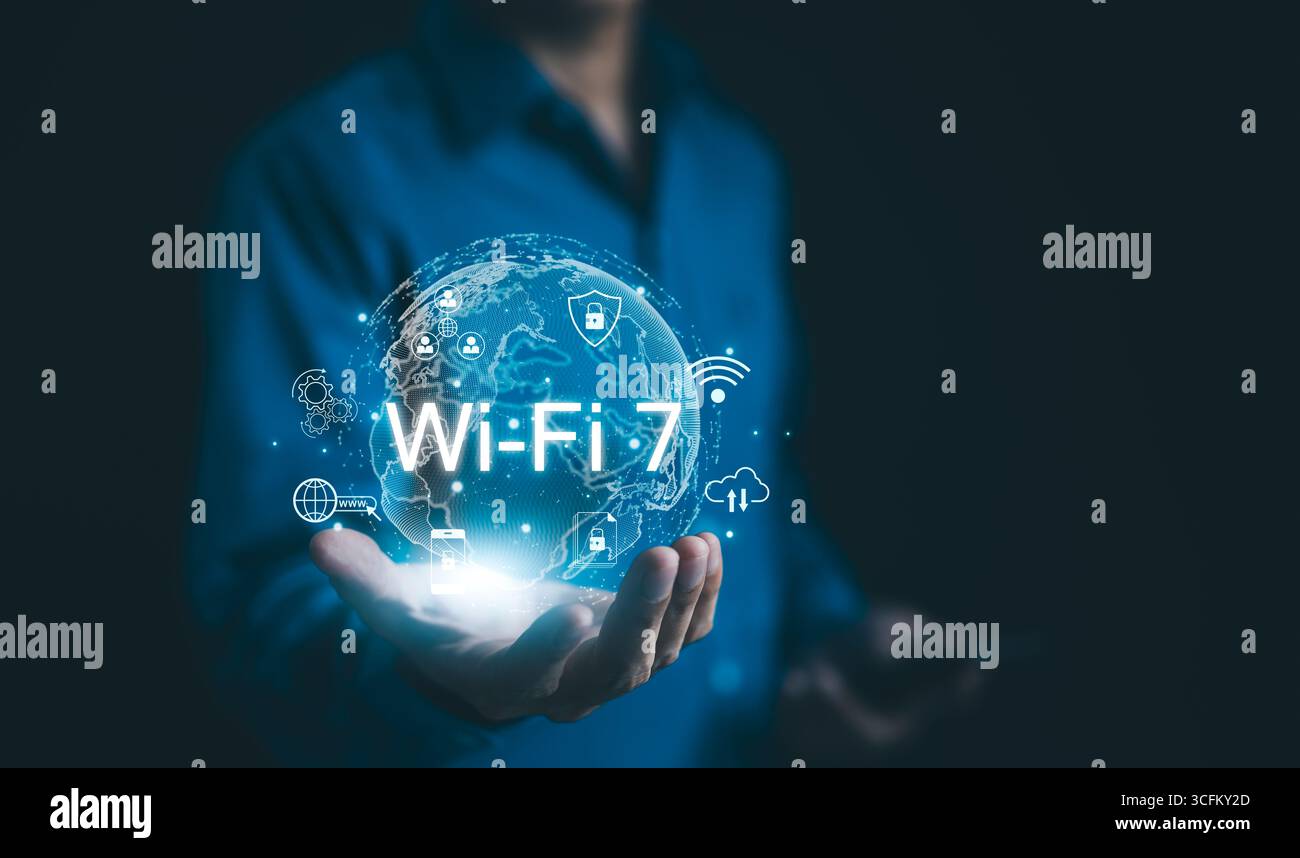 Globales Wi-Fi-Konnektivität und Internettechnologiekonzept. Eine Person mit einer holografischen Kugel, die die Wi-Fi 7-Konnektivität hervorhebt, Stockfoto