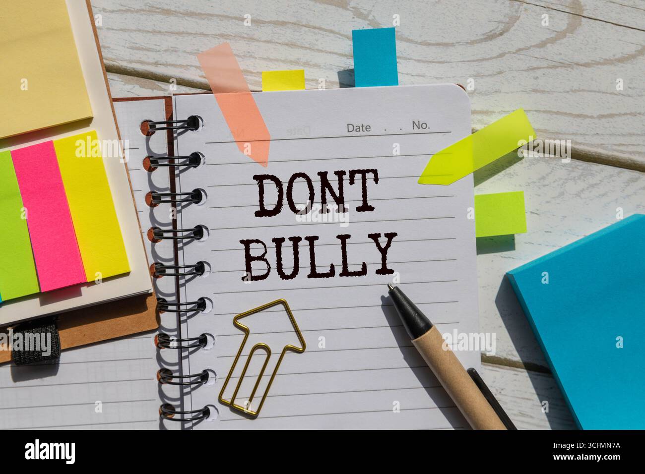 Geh nicht weg. Nachricht, Zitat, fehlendes Konzept. Stockfoto