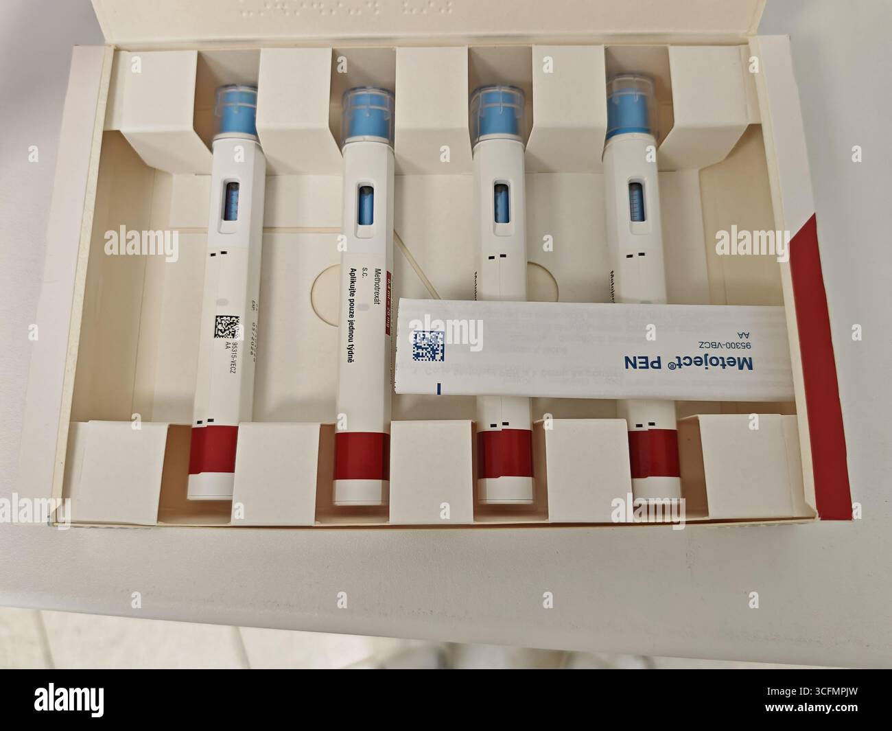 Prag, Tschechische Republik-6. Mai 2025: METOJECT-PEN von MEDAC vorgefüllter Autoinjektor zur Behandlung von rheumatoider Arthritis Stockfoto