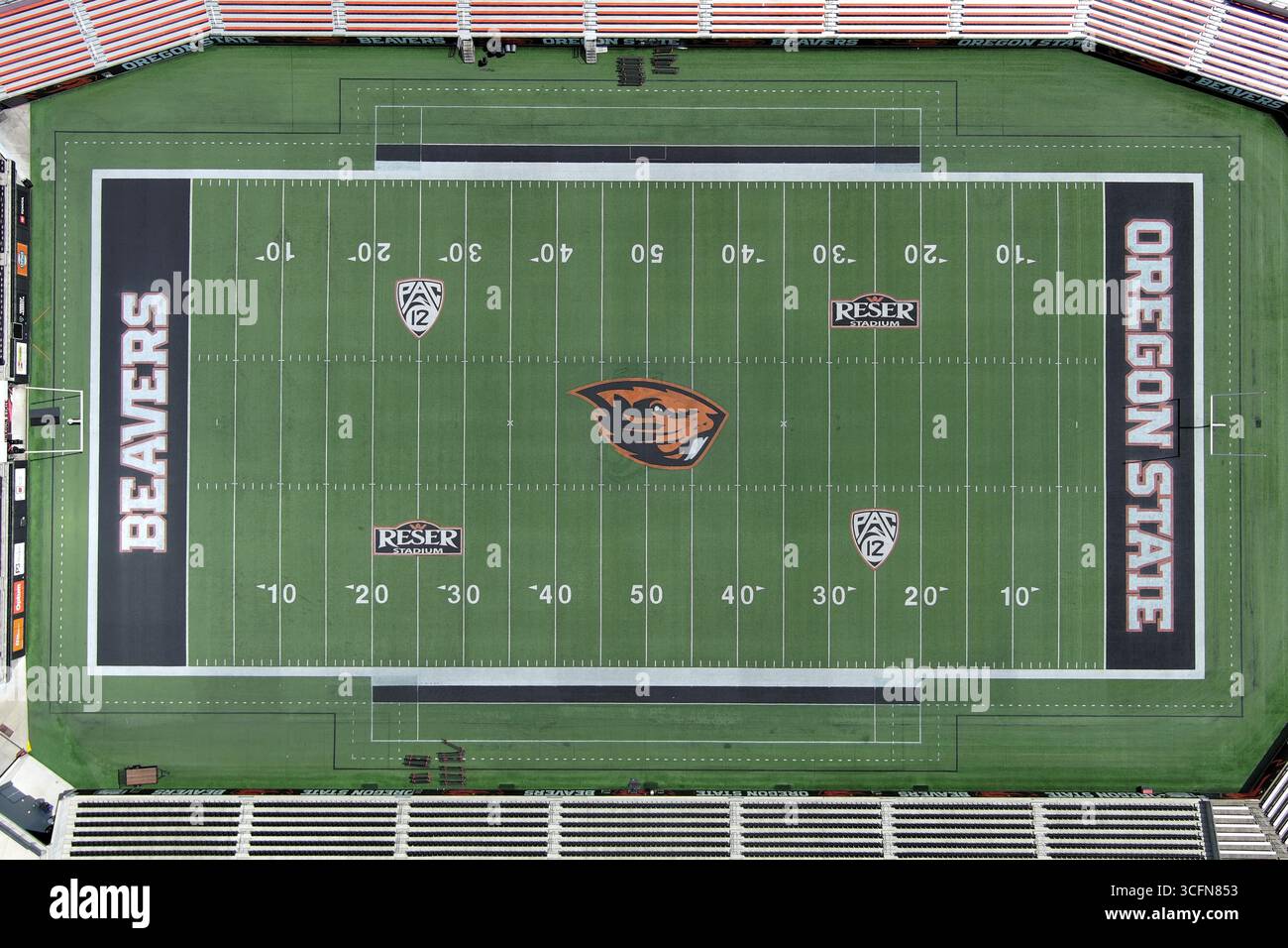 Eine allgemeine Gesamtansicht der Oregon State Beavers und Pac-10 Conference Logos auf dem Reser Stadium Football Field im Oregon State, Freitag, 4. Juli 2025, in Corvalis, Erz. Stockfoto