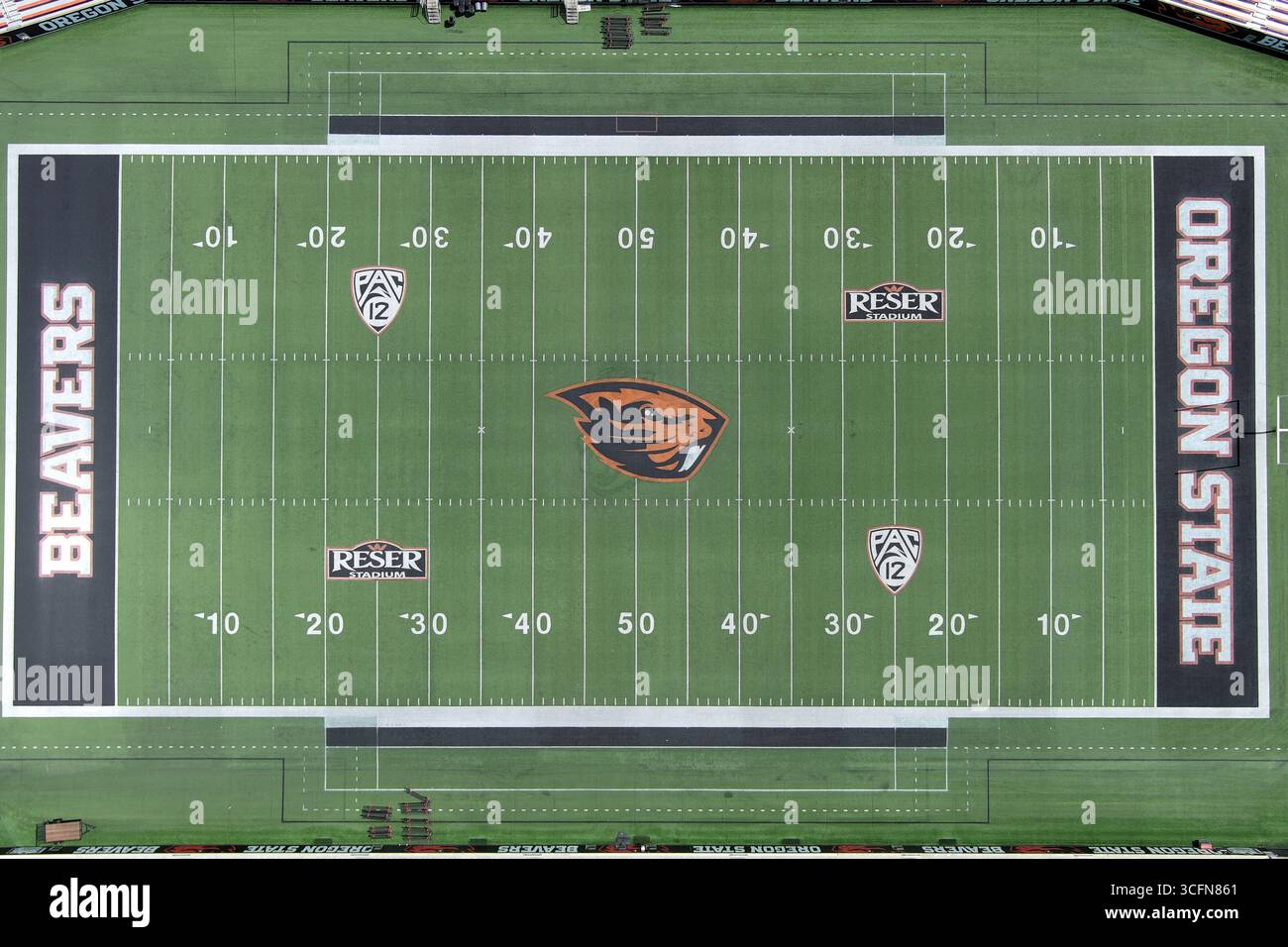 Eine allgemeine Gesamtansicht der Oregon State Beavers und Pac-10 Conference Logos auf dem Reser Stadium Football Field im Oregon State, Freitag, 4. Juli 2025, in Corvalis, Erz. Stockfoto