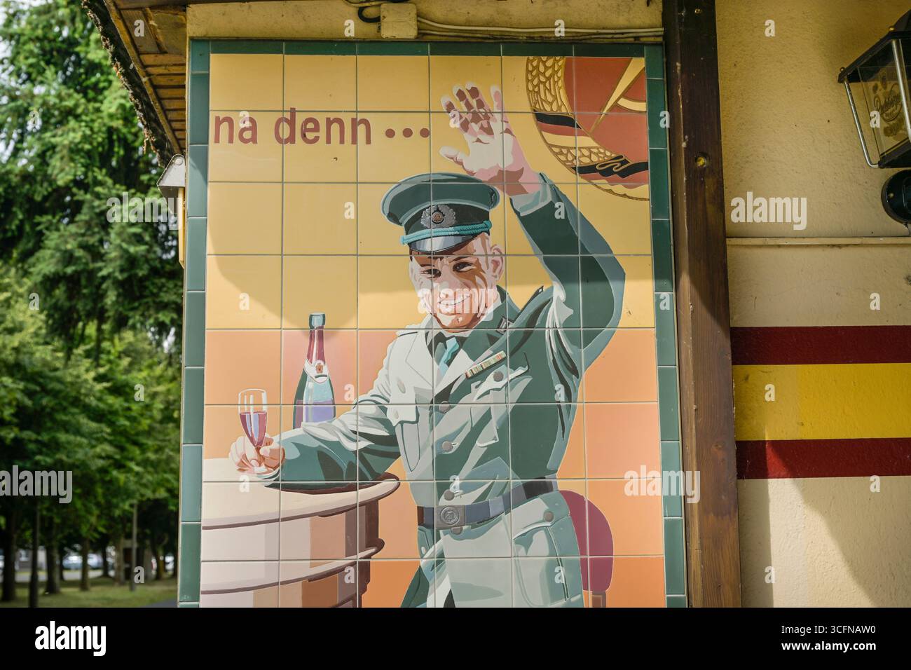 Fliese, Wandbild, Grenzer, Vopo, Elbbergmuseum, ehemalige Grenze DDR BRD, Boizenburg, Mecklenburg-Vorpommern, Deutschland Stockfoto