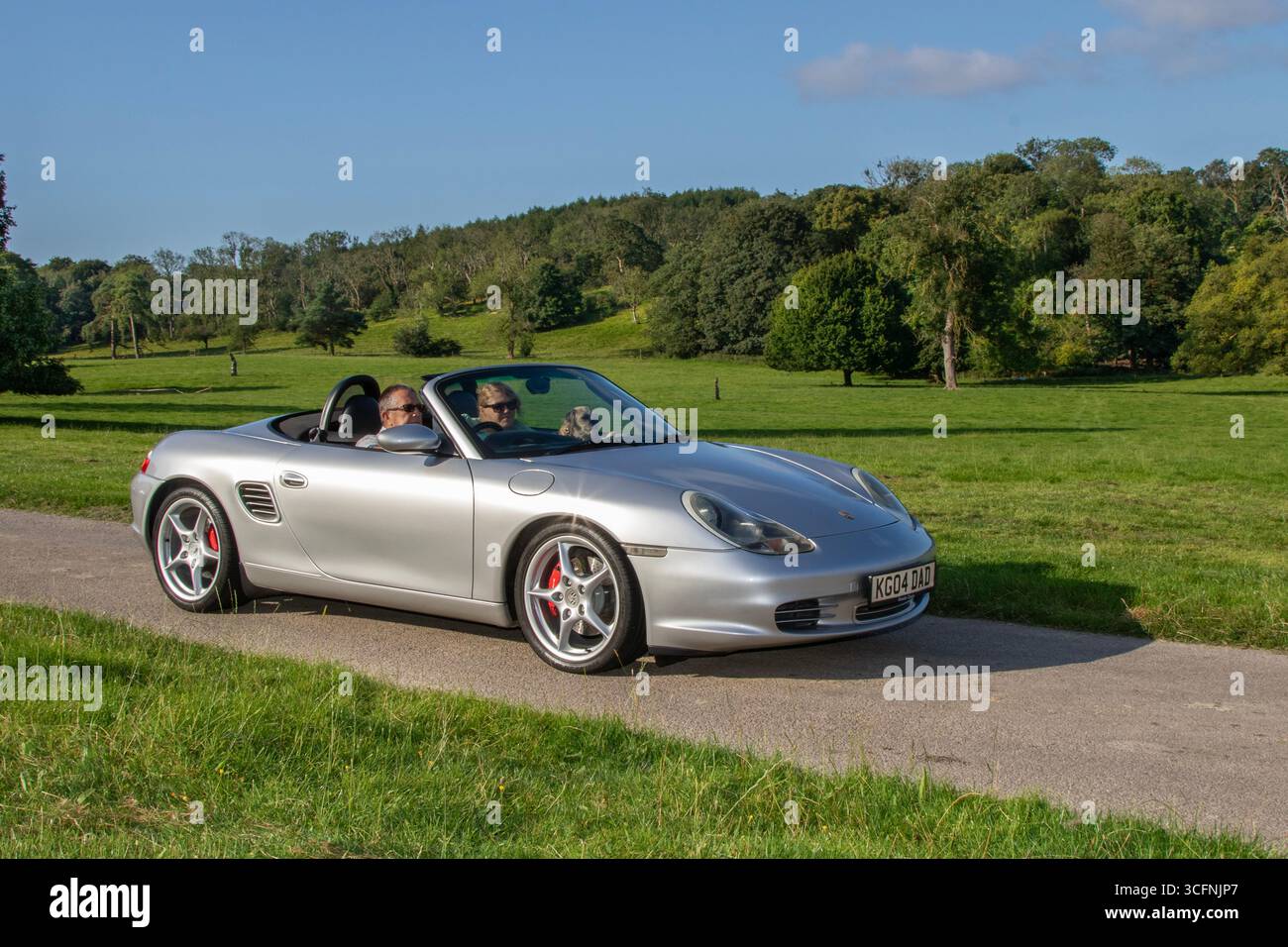 2004 Silver Porsche Boxster S Car Roadster Benzin 3200 ccm; Renntag-Fans von High-Peformance-Fahrzeugen zeigen auf dem Leighton Hall Estate, Carnforth, Großbritannien Stockfoto