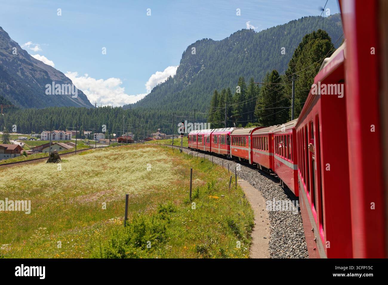 Ankunft in Pontresina, Girsons, Schweiz auf dem Weg nach Tirano, Italien Stockfoto
