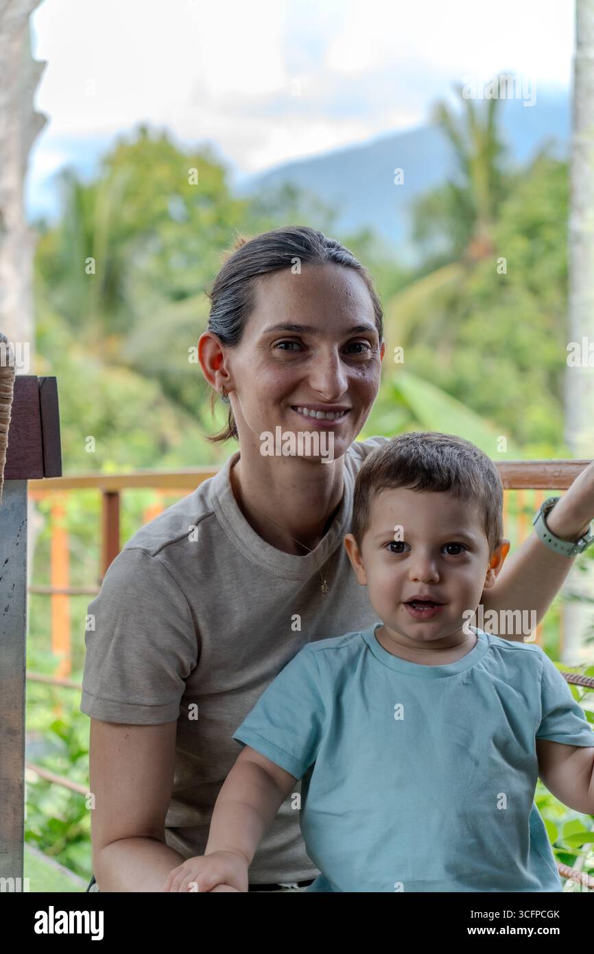 Junge und seine Mutter in Nord-Bali Stockfoto