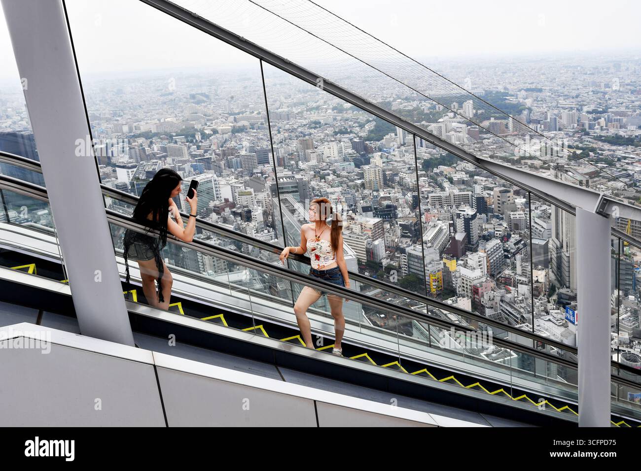Shibuya Sky Tower - Straßenszene in Tokio - Japan Stockfoto