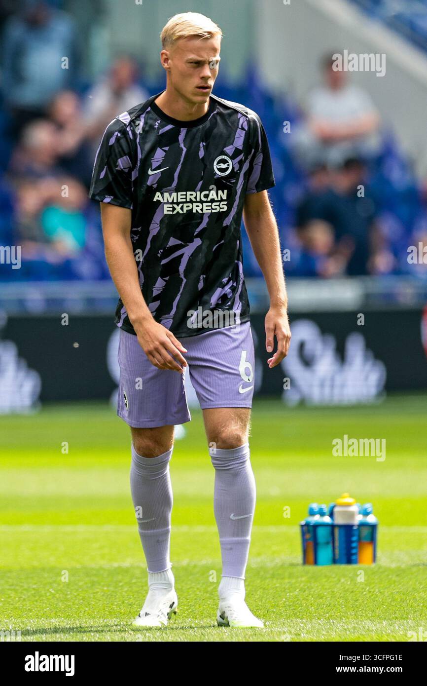 Jan Paul van Hecke von Brighton & Hove Albion wärmt sich vor dem Premier League Spiel Everton gegen Brighton und Hove Albion im Hill Dickinson Stadium, Liverpool, Großbritannien, 24. August 2025 (Foto: Mark Cosgrove/News Images) Stockfoto