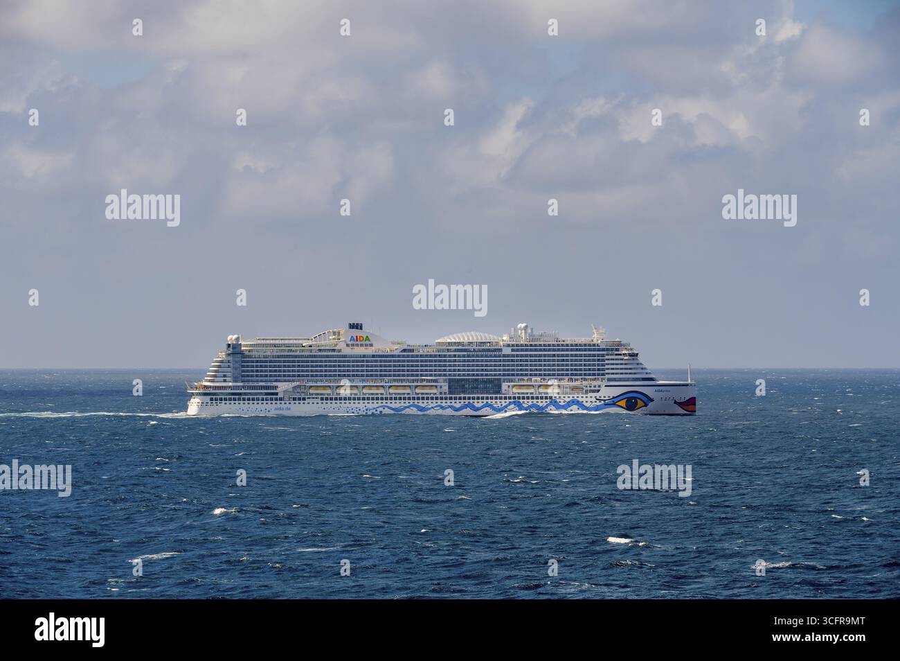 Kreuzfahrtschiff AIDAprima in der Nordsee westlich von Dänemark Stockfoto