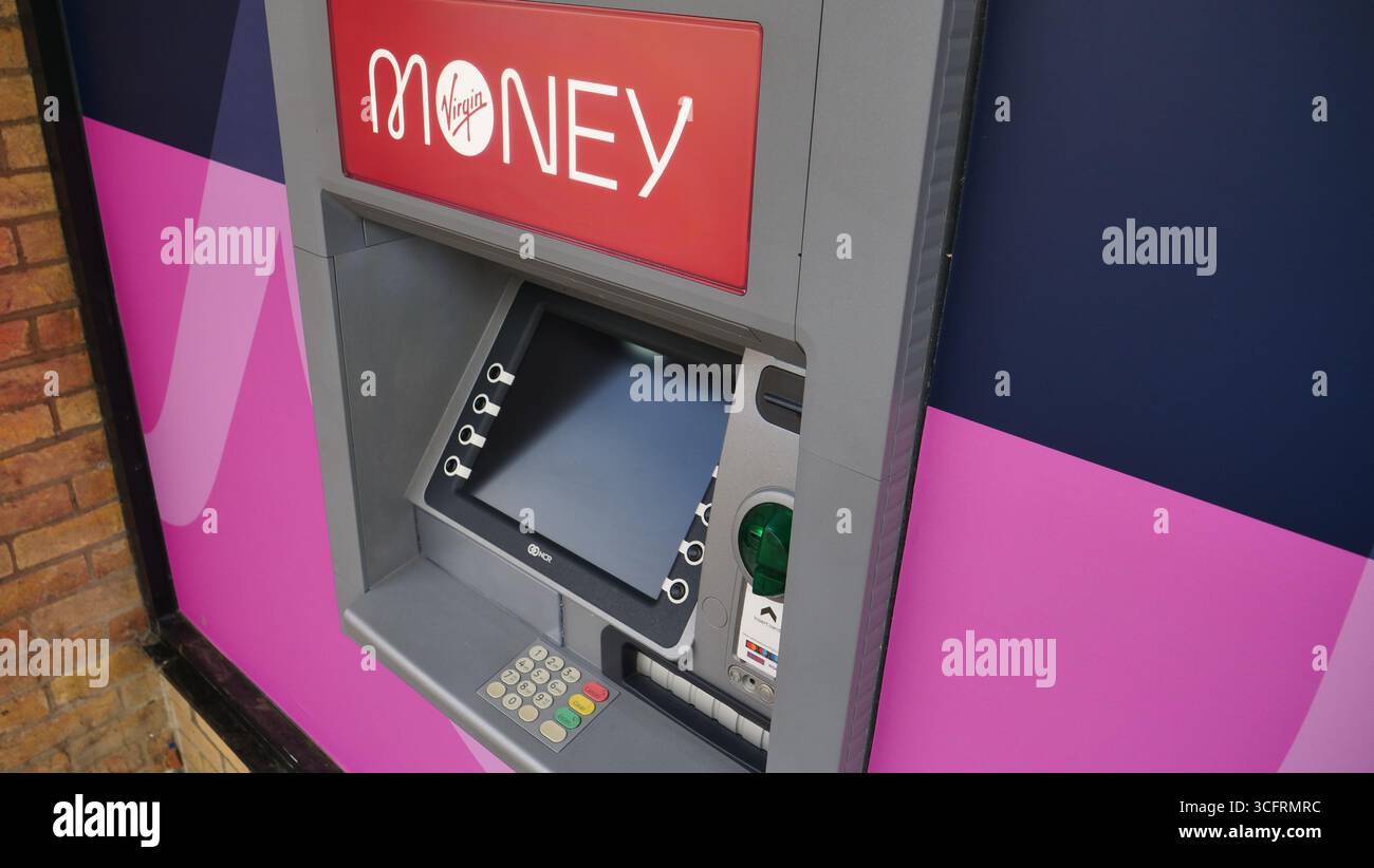Die Virgin Money Bankfiliale und Kassierstelle in peterborough, Großbritannien. Stockfoto