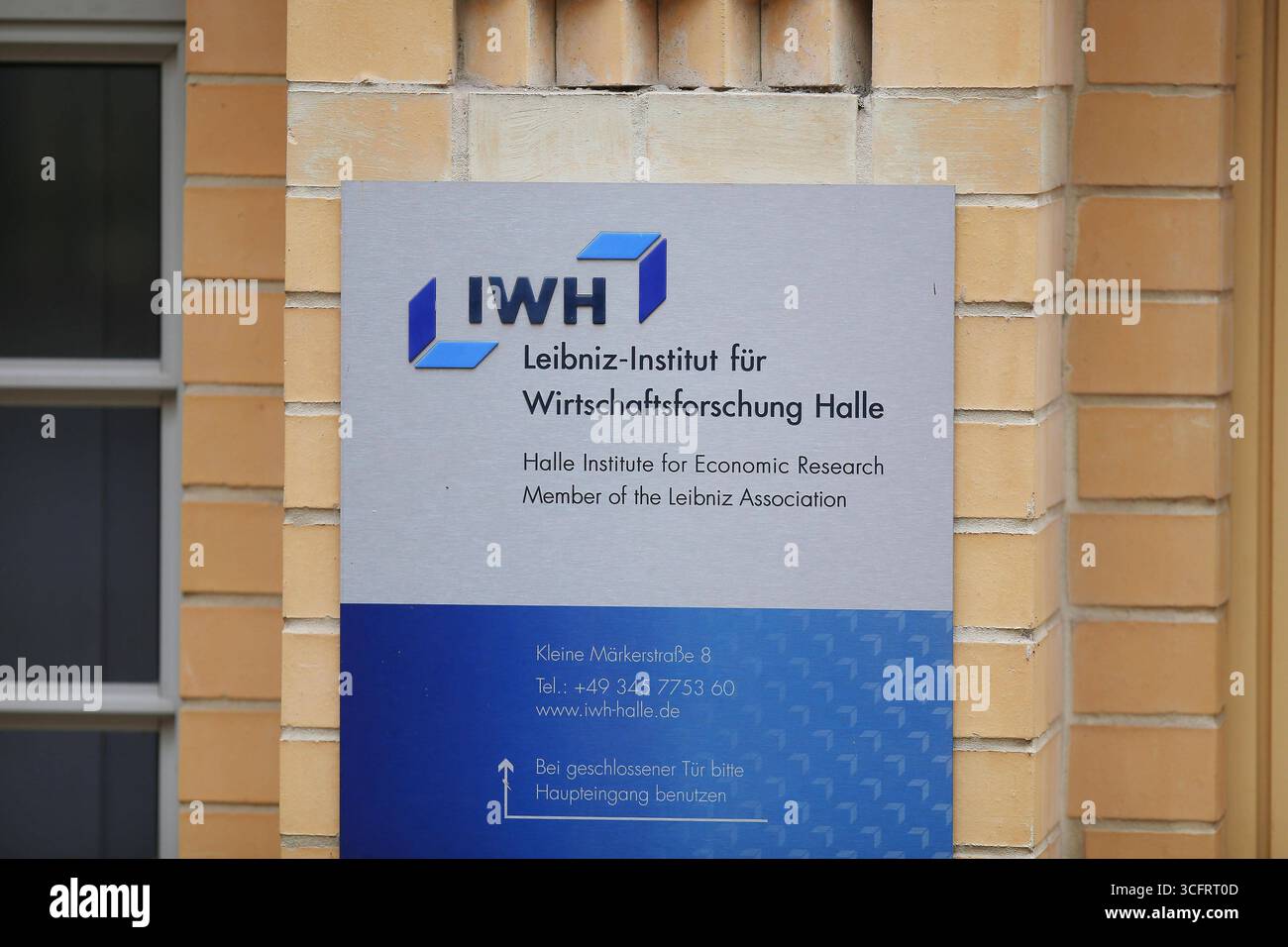 Halle Saale, Sachsen-Anhalt, Deutschland, 24.08.2025: Marktplatz: Lidl Deutschland Tour 2025 - 4. Etappe: Halle Saale - Magdeburg: IWH - Leibniz-Institut für Wirtschaftsforschung Halle *** Halle Saale , Sachsen-Anhalt, Deutschland, 24 08 2025 Marktplatz Lidl Germany Tour 2025 4 Stage Halle Saale Magdeburg IWH Leibniz Institut für Wirtschaftsforschung Halle Copyright: XdtsxNachrichtenagenturx dts 78730 Stockfoto