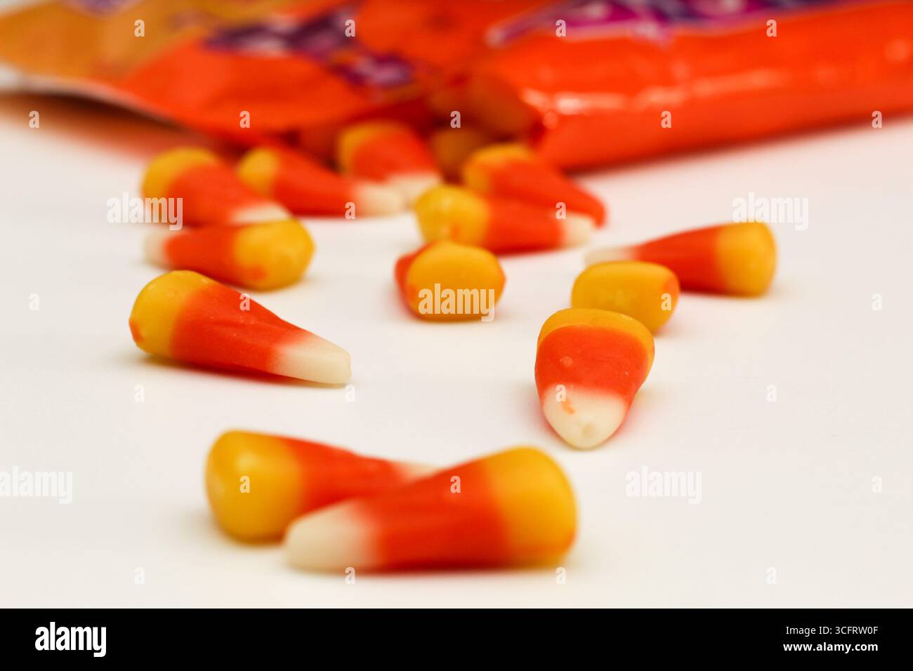 Houston, Texas, USA - 8. August 2025: Eine Tüte Brach's Classic Candy Corn Stockfoto