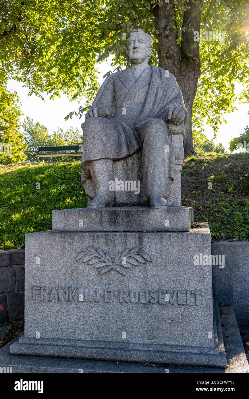 Die Statue Franklin D Roosevelt in Oslo in der Nähe des Rathauses spiegelt die Hilfe wider, die der amerikanische Präsident Norwegen während des Zweiten Weltkriegs in Norwegen, Europa, gegeben hat Stockfoto