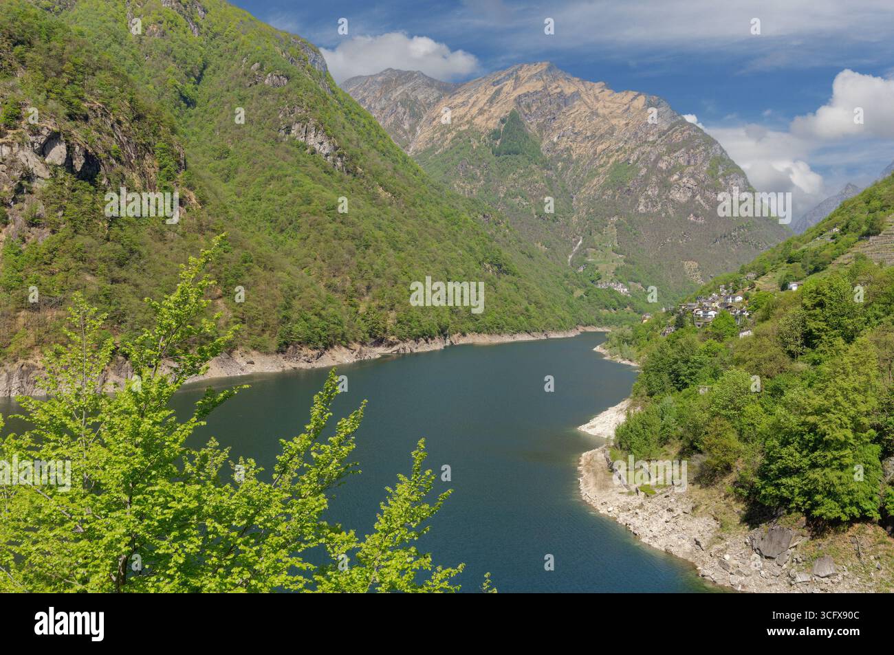 Lago di Vogorno Stausee in Valle Verzasca, Kanton Tessin, Schweiz Stockfoto