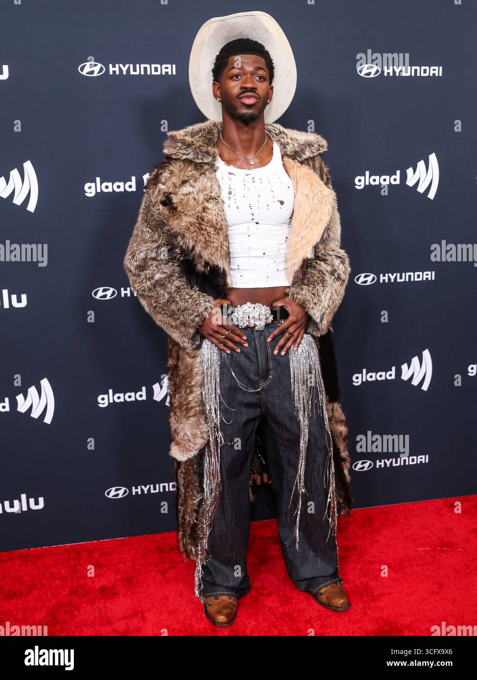 (DATEI) Lil NAS X wegen Batterie eines Polizisten verhaftet, wegen möglicher Überdosis ins Krankenhaus eingeliefert. Der Grammy-Preisträger Lil NAS X, dessen rechtlicher Name Montero Lamar Hill ist, wurde am frühen Donnerstagmorgen, dem 21. August 2025, in Studio City, Los Angeles, Kalifornien am Ventura Boulevard gefunden. BEVERLY HILLS, LOS ANGELES, KALIFORNIEN, USA - 27. MÄRZ: Der amerikanische Sänger, Rapper und Songwriter Lil NAS X (Montero Lamar Hill) kommt bei den 36. Jährlichen GLAAD Media Awards Los Angeles, die am 27. März 2025 im Beverly Hilton Hotel in Beverly Hills, Los Angele, stattfinden Stockfoto