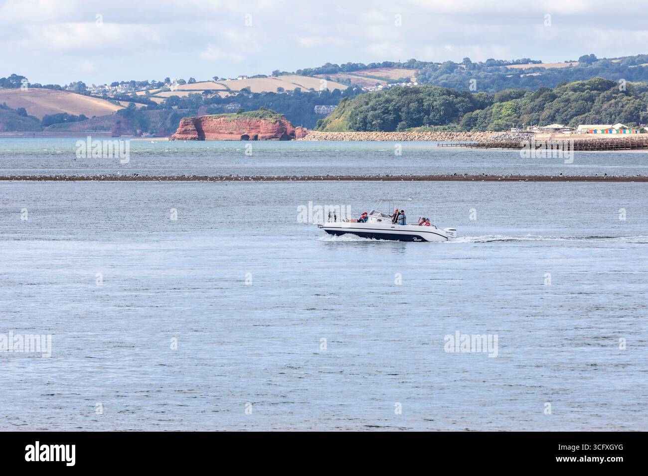 Eine Familie auf einem kleinen Boot an der Mündung des Flusses exe in Exmouth Stockfoto