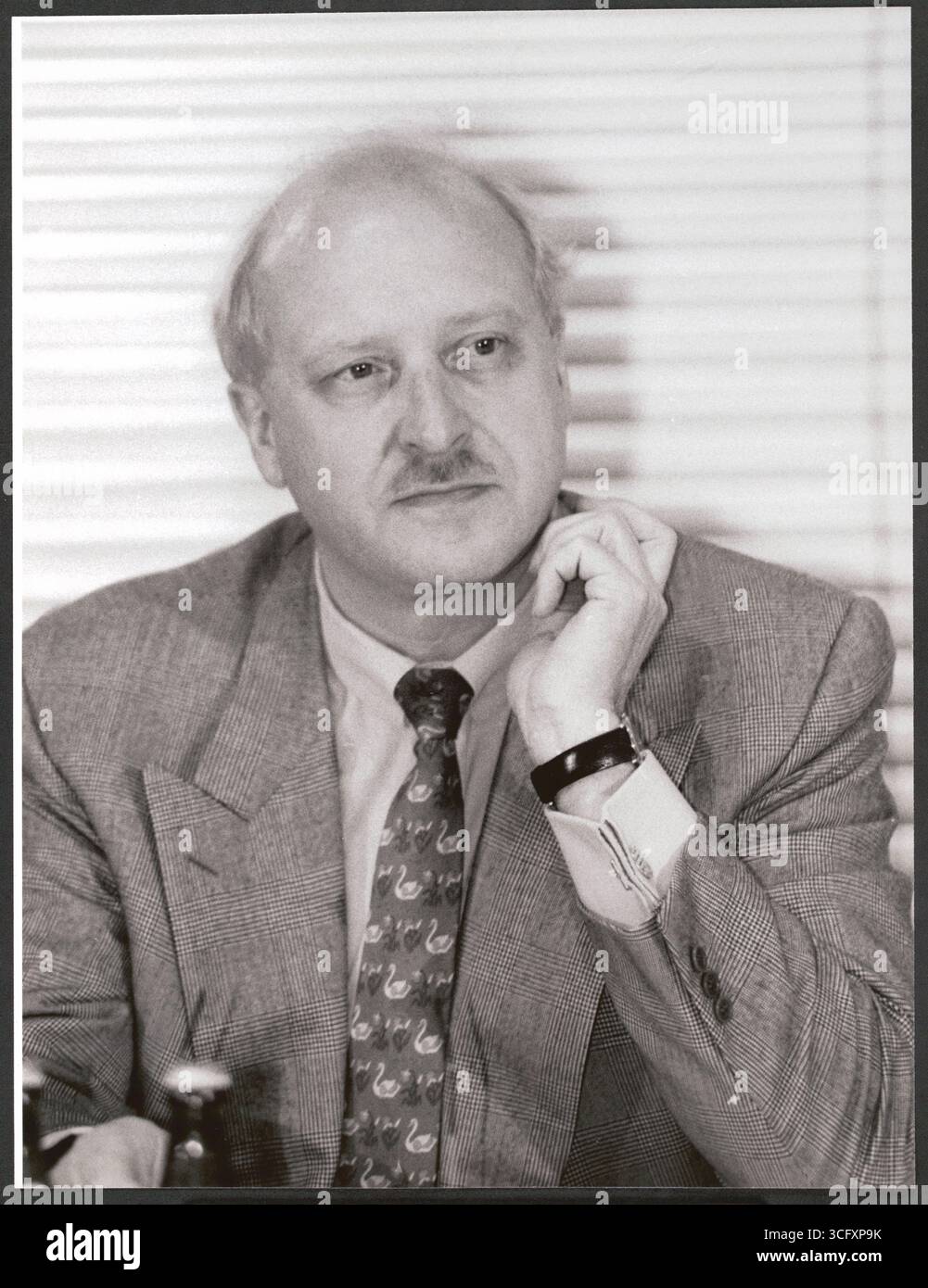 Portrait des Notars, CDU-Politikers und Vereinfunktionärs Konrad Adenauer jr. III). - Der am 09.01.1945 geborene Adenauer war als zweites Kind und ältester Sohn von Konrad Adenauer (1906–1993), dem ältesten Sohn des ersten deutschen Bundeskanzlers Konrad Adenauer und Emma Adenauer geboren. Er war von 1980 bis 2015 in Köln als Notar tätig, von 1994 bis 1999 für die CDU Mitglied des Rates der Stadt Köln und neben zahlreichen ehrenamtlichen Vereinsvorsitzen und Vorstandstätigkeiten ist er bis heute (2021) Vorstandsvorsitzender des Kölner Haus- und Grundbesitzerverein von 1888 Stockfoto