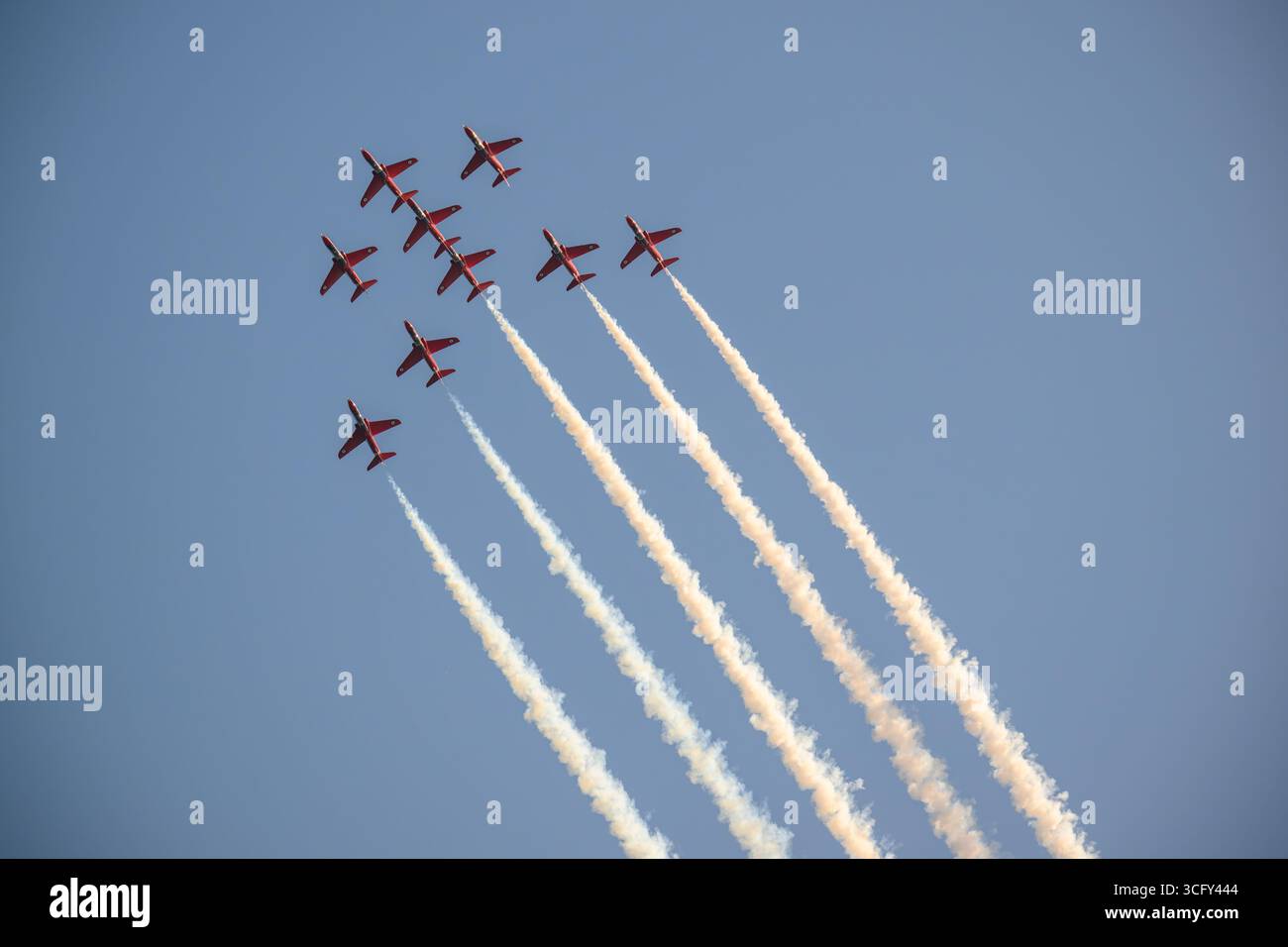BAE Hawk T1A Flugzeug des Royal Air Force Aerobatic Teams, The Red Arrows, bei Airborne 2025, Eastbourne Stockfoto