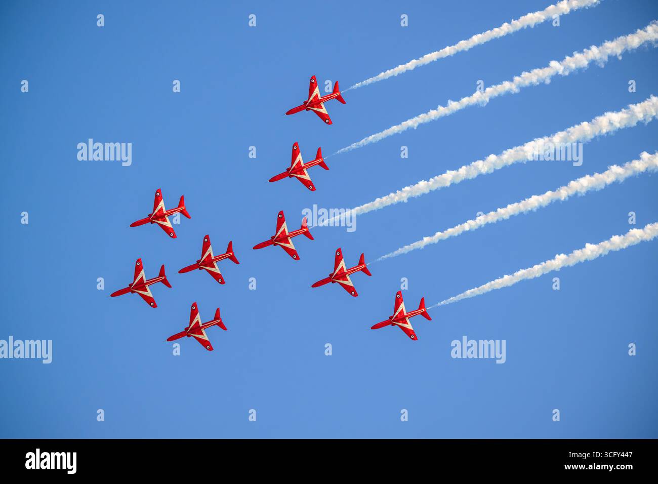 BAE Hawk T1A Flugzeug des Royal Air Force Aerobatic Teams, The Red Arrows, bei Airborne 2025, Eastbourne Stockfoto