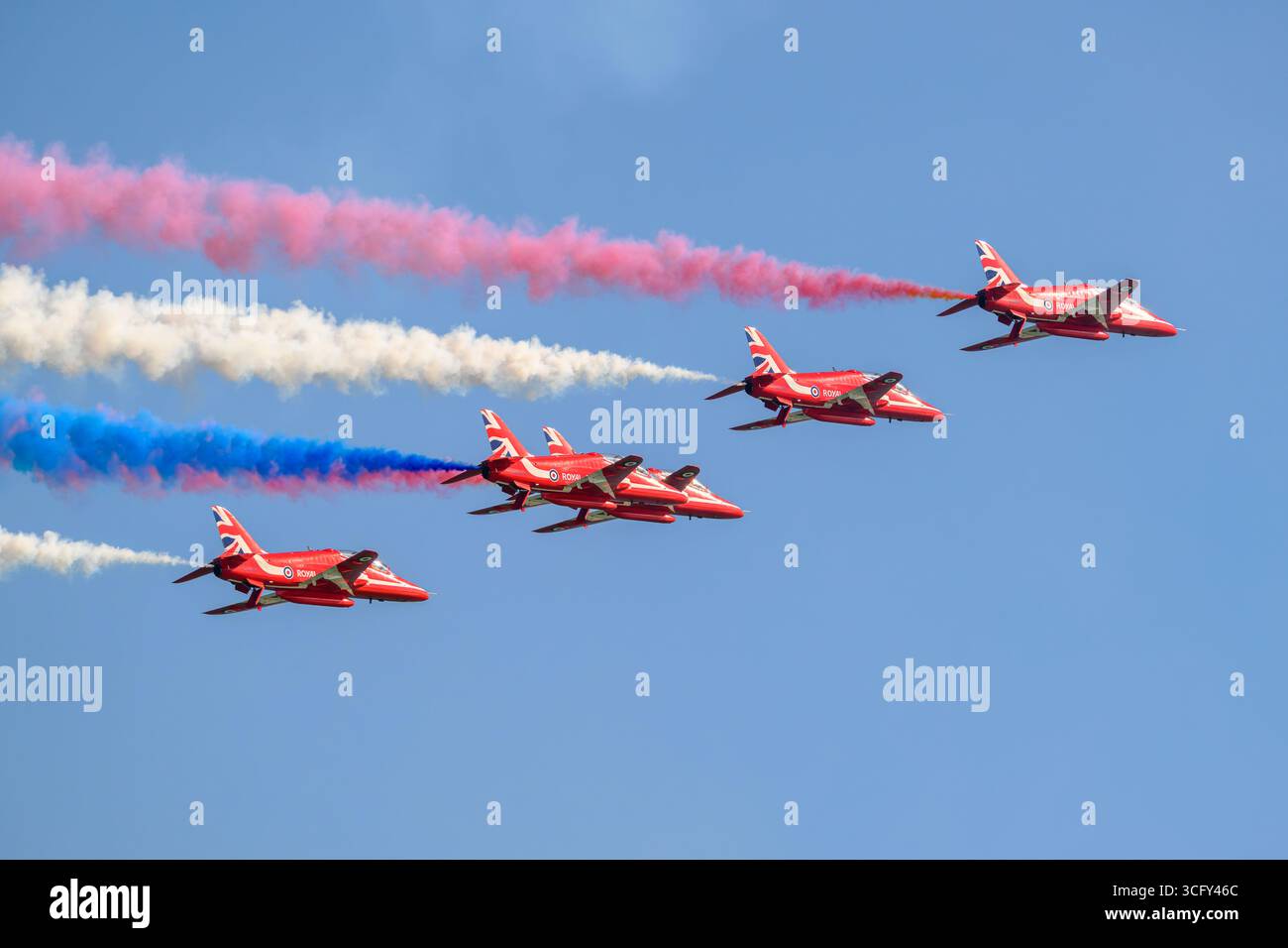 BAE Hawk T1A Flugzeug des Royal Air Force Aerobatic Teams, The Red Arrows, bei Airborne 2025, Eastbourne Stockfoto