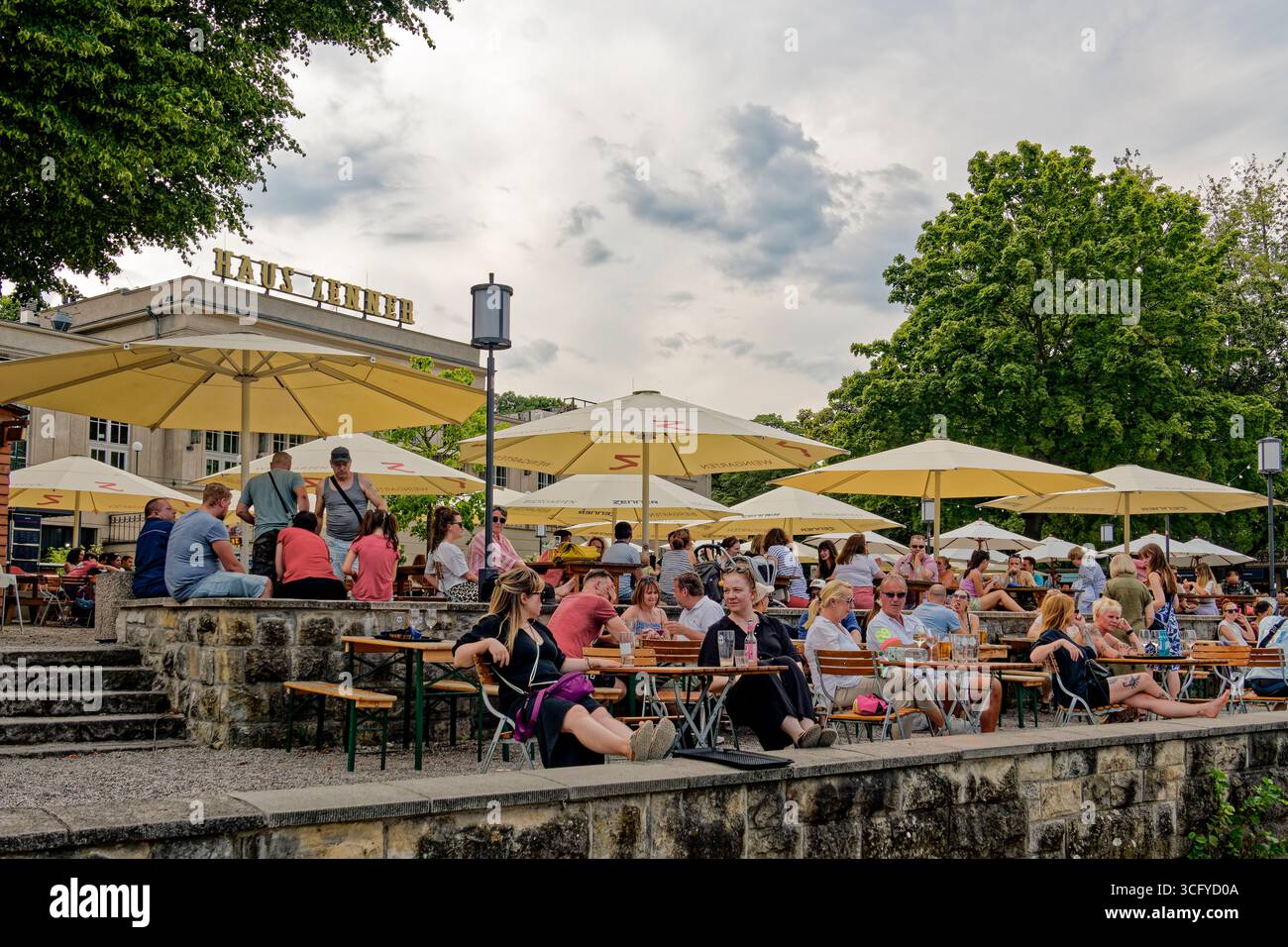 Biergarten Zenner, Treptower Park, Alt-Treptow, Treptow-Köpenick, Berlin, Deutschland Stockfoto