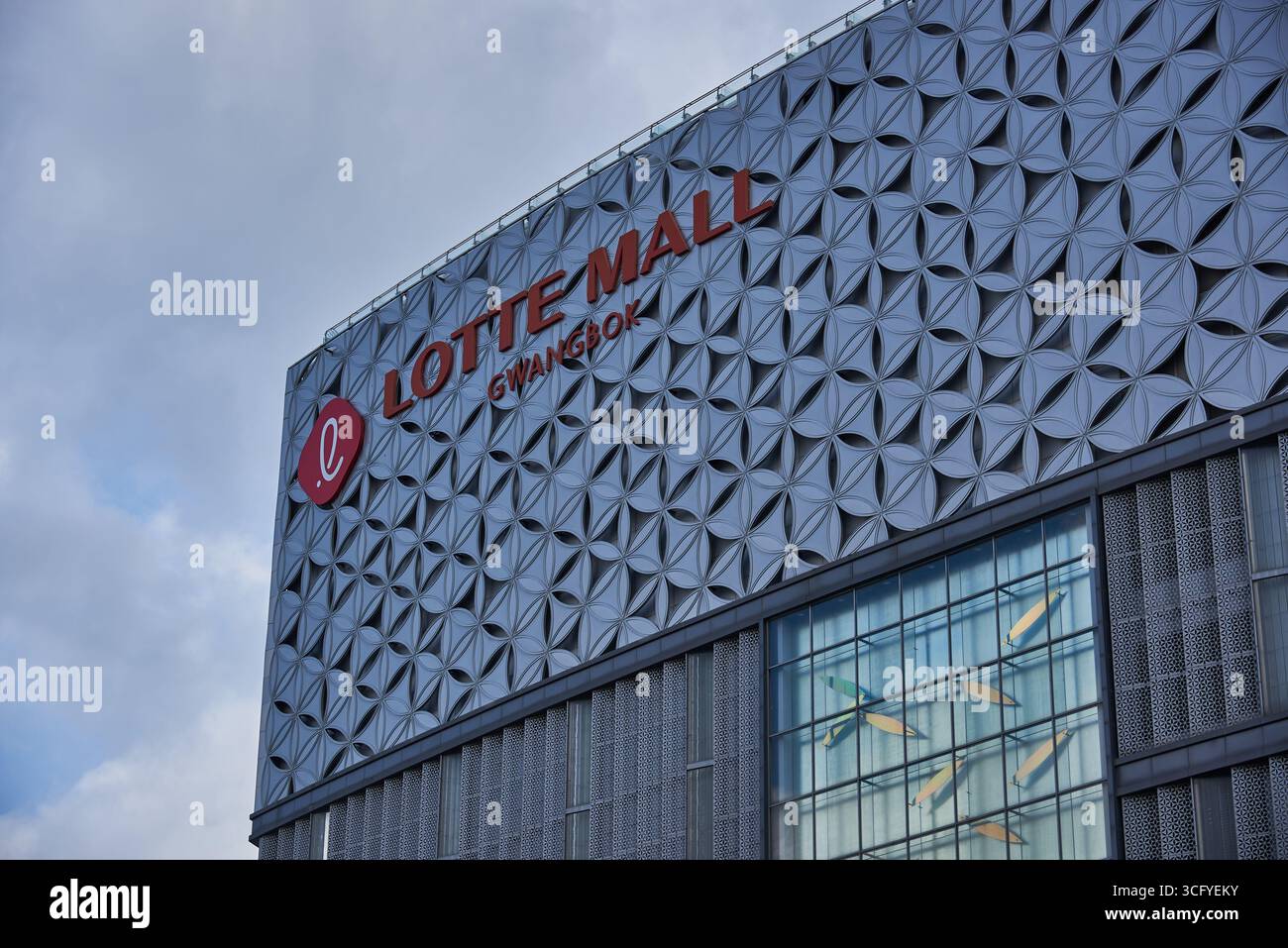 Modernes Einkaufszentrum Lotte Gwangbok in Busan, Südkorea am 15. Februar 2023 Stockfoto