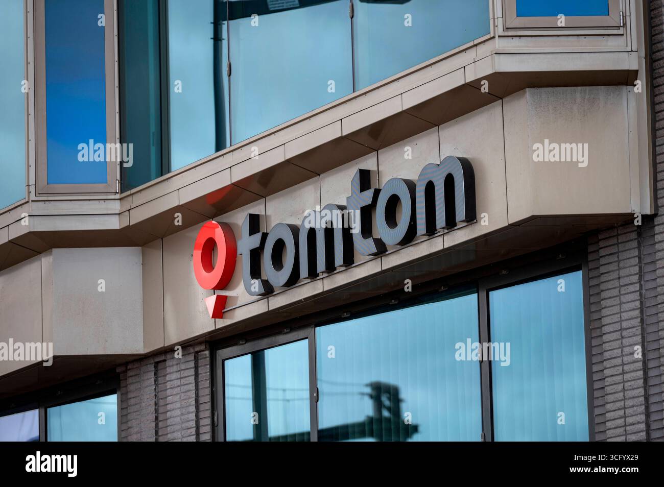 Amsterdam Niederlande 23. August 2025 TomTom Offices. TomTom ist ein Navigationsgerät für Fahrzeuge. tom tom, hauptquartier, Hauptquartier, Logo, Kantoor Stockfoto