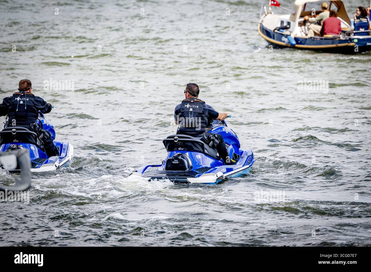 AMSTERDAM - Polizei während des sali ANP /HOLLANDSE HOOGTE /ROBIN UTRECHT niederlande Out - belgien Out 2025 Stockfoto