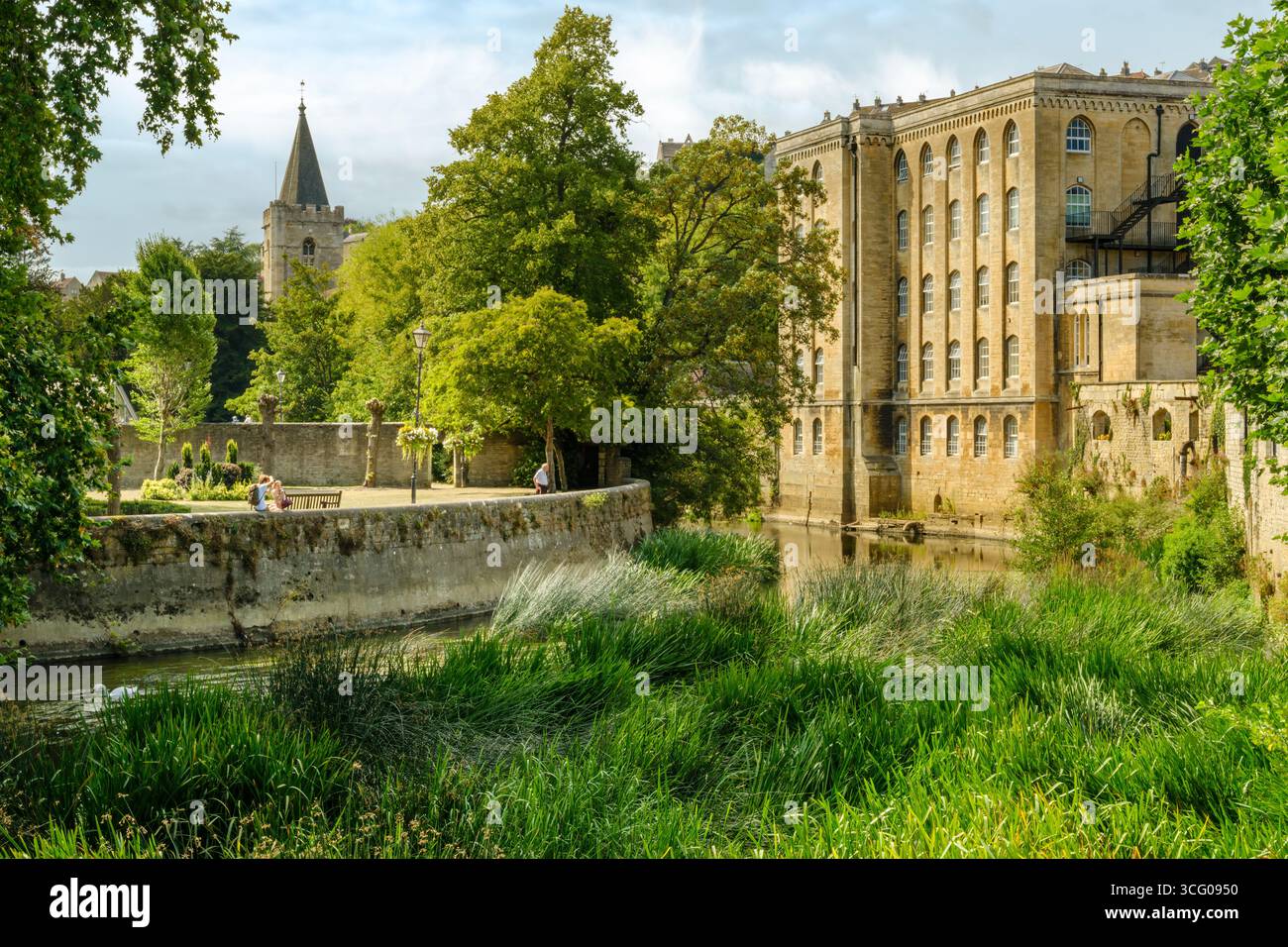 Bradford auf Avon, Wiltshire - die Abbey Mills auf der Church Street mit Blick auf den Fluss Avon in Bradford auf Avon. Wird als Billet für australische Soldie verwendet Stockfoto