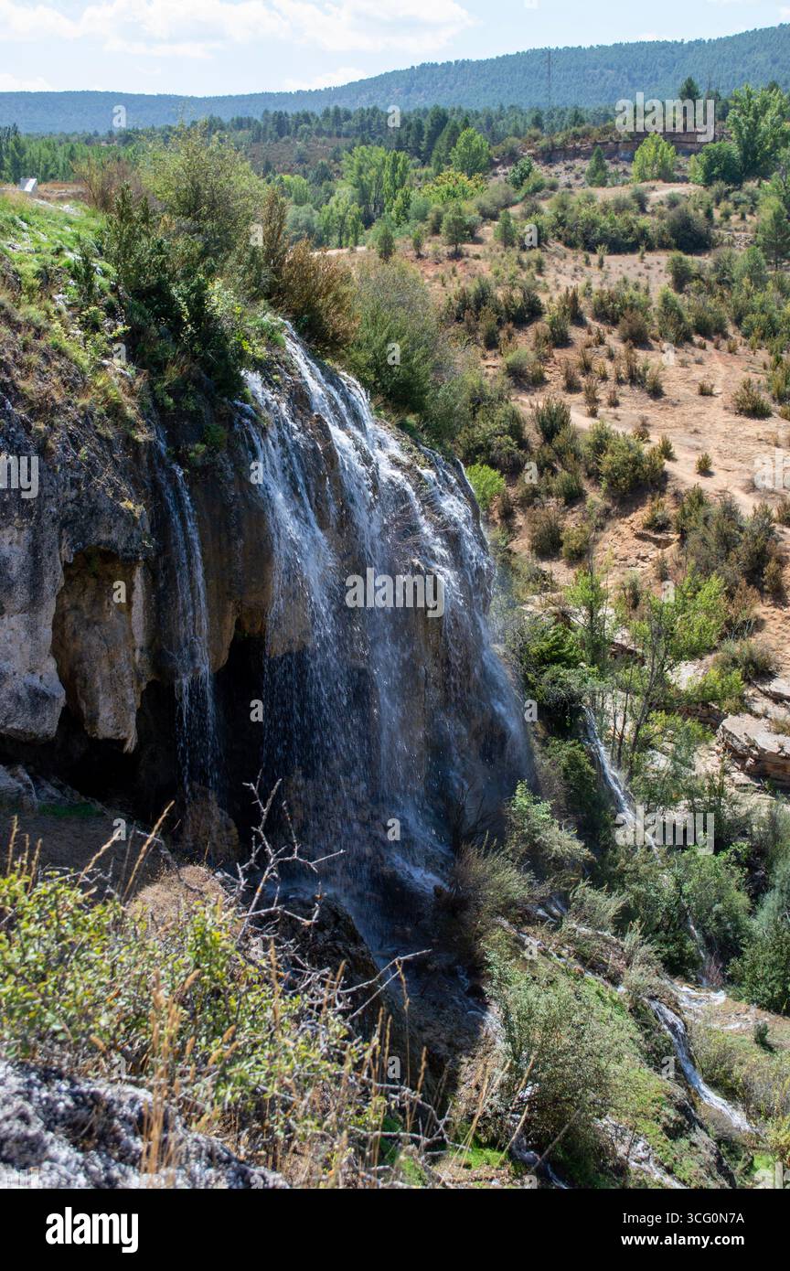 Cascada de Uña en el municipio de Uña, Cuenca. Paraje del Río Jucar a su paso por la serranía de Cuenca en Castilla la Manca. Stockfoto