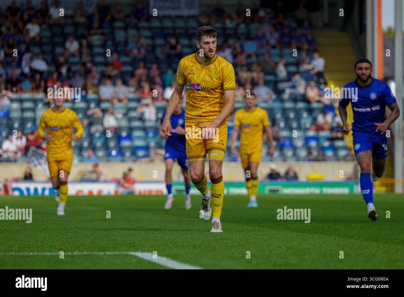Rochdale, Großbritannien. August 2025. Rochdale AFC tritt in der Crown Oil Arena gegen Sutton United in der Enterprise National League auf. Quelle: SpImageryBT / Alamy Live News Stockfoto
