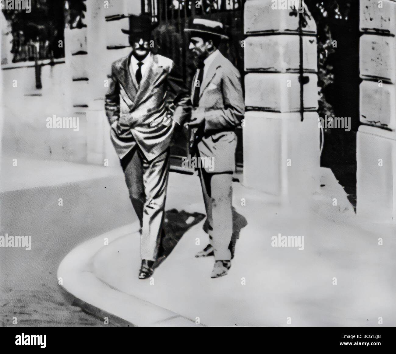 Bild aus L’Illustration, 24. Juni 1916, das die italienische demokratische Führerin Leonida Bissolati nach einem Besuch in Paolo Boselli zeigt, der neu mit der Regierungsbildung beauftragt wurde. Als er mit einem Reporter sprach, repräsentierte Bissolati die demokratische und sozialistische Strömung in der italienischen Politik. Seine Unterstützung war entscheidend für die Gestaltung der italienischen Koalition während des Krieges und die Aufrechterhaltung der Teilnahme des Landes am Ersten Weltkrieg. Stockfoto