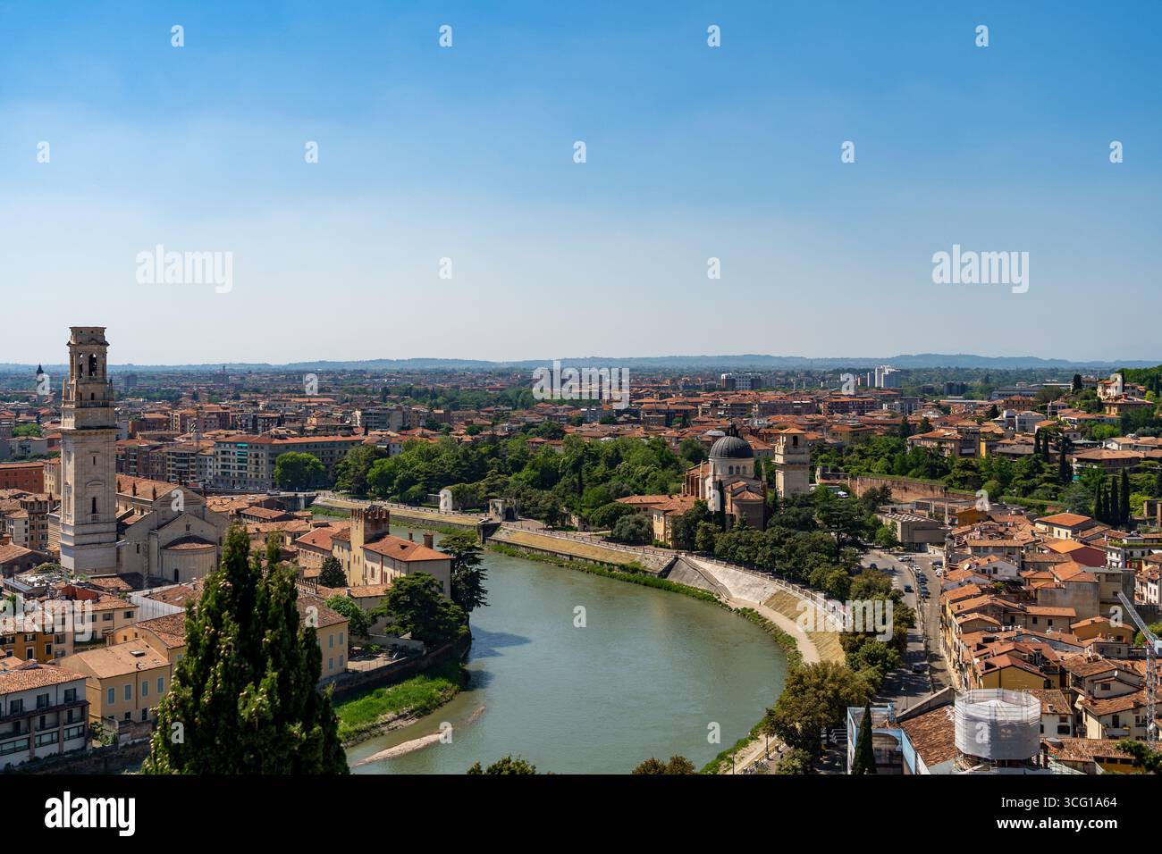 Historische Dächer und Blick auf die Etsch in Verona, Italien Stockfoto
