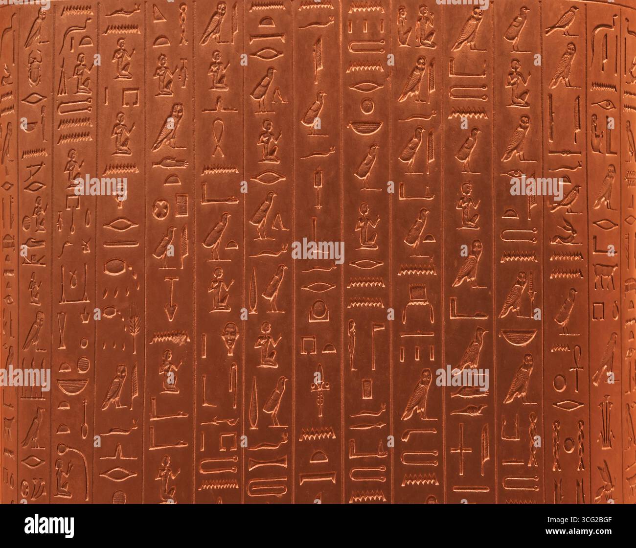 Nahaufnahme der Hieroglyphen über den Sarkophag von Hakhebit, späte Periode, Mitte bis Ende Dynastie 26 (595-526 v. Chr.), aus Sakkara, Grab von Harkhebit Stockfoto