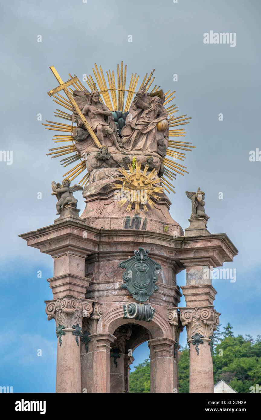 Die Pestsäule am historischen Dreifaltigkeitsplatz in Banska Stiavnica. Slowakei. Unesco-Weltkulturerbe. Stockfoto