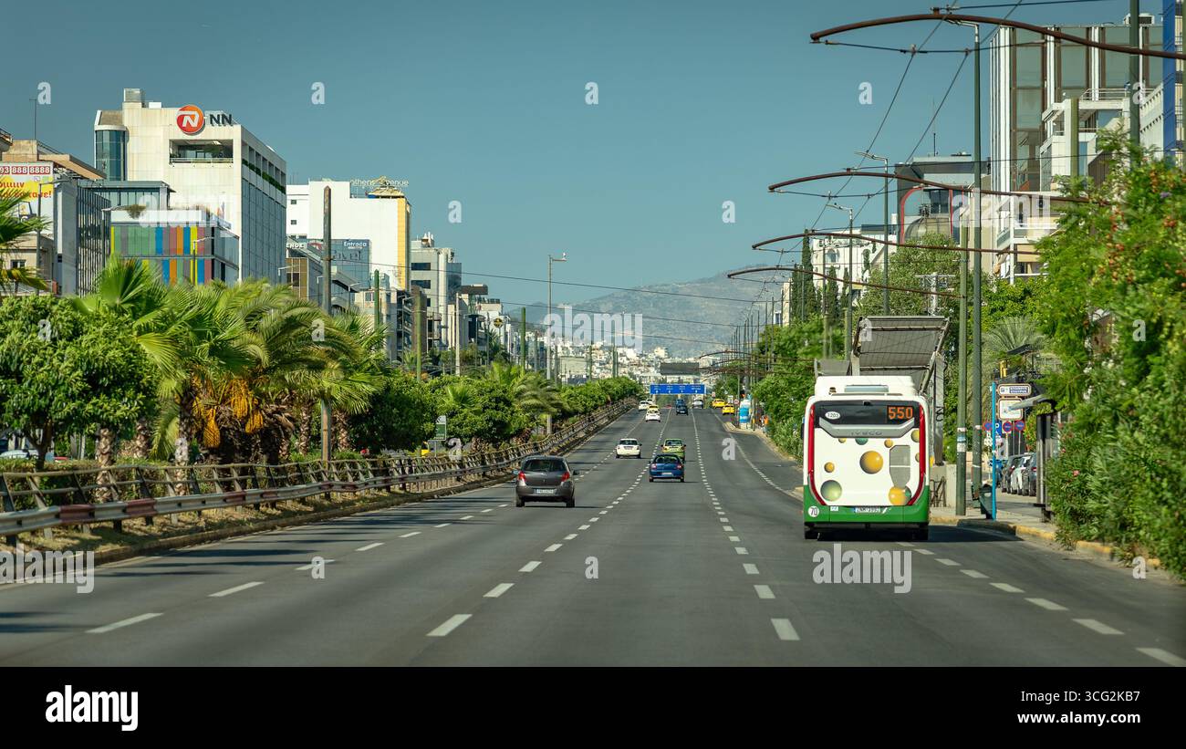 Athen, Griechenland - Blick auf den Leof. Andrea Siggrou Straße Stockfoto