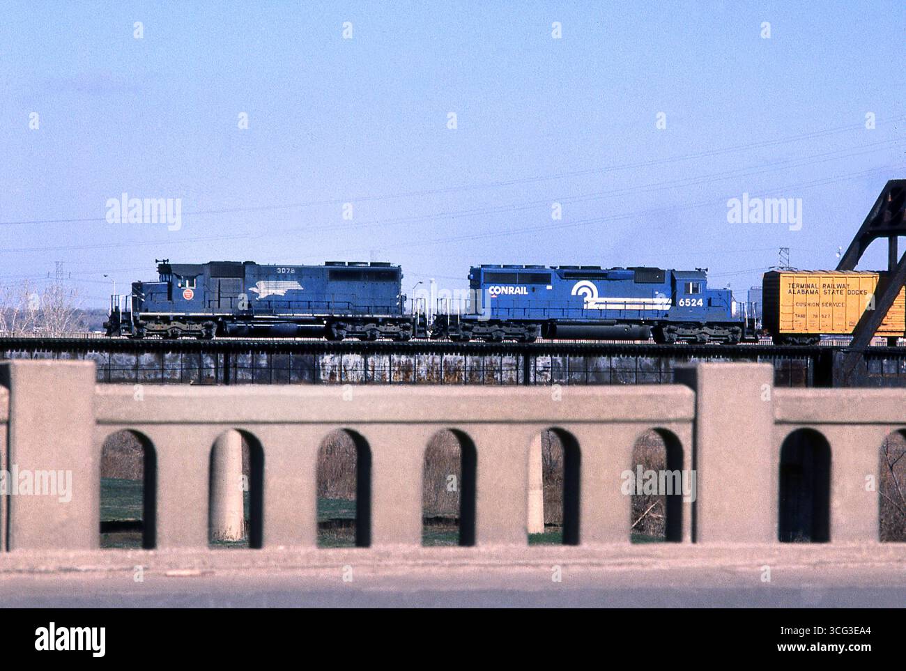 American Diesel Conrail Lokomotiven in Kalifornien 1977 Stockfoto