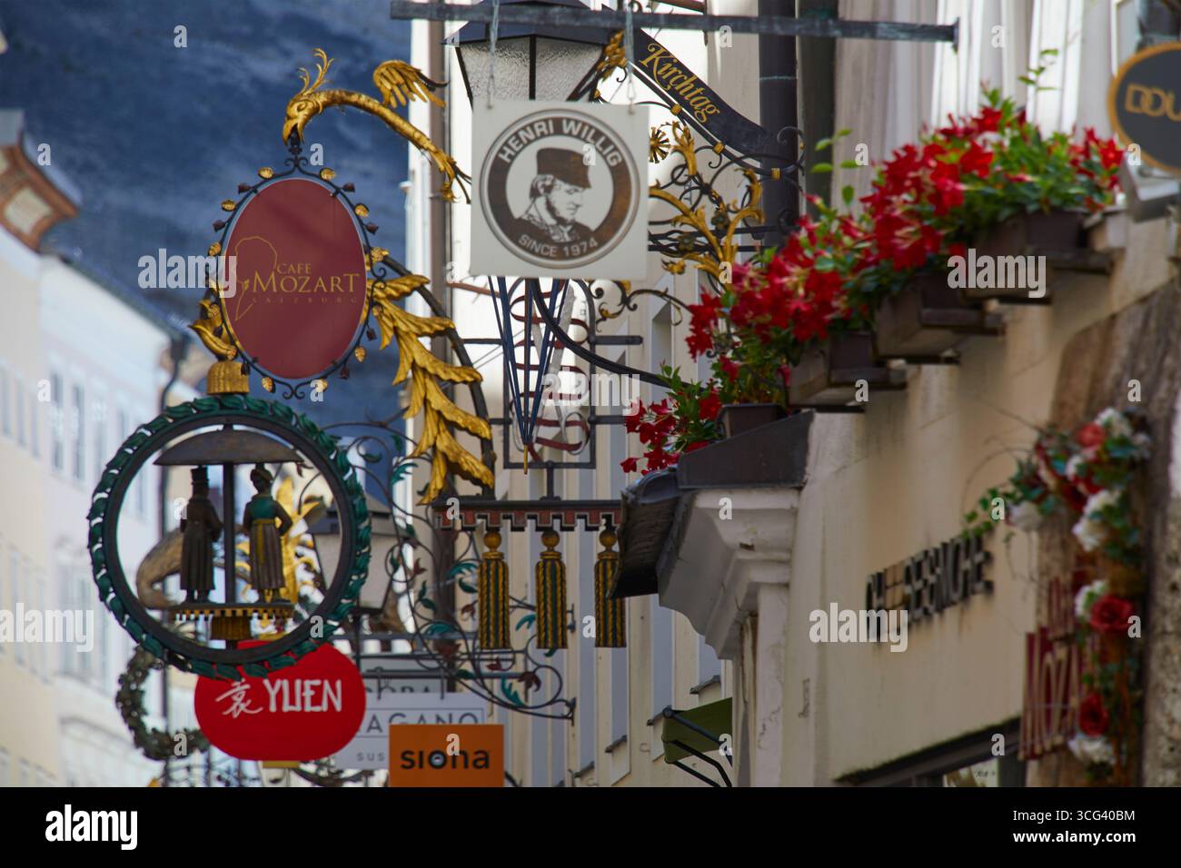 Ein dekoratives Geschäft markiert die Altstadt, Innsbruck, Österreich Stockfoto