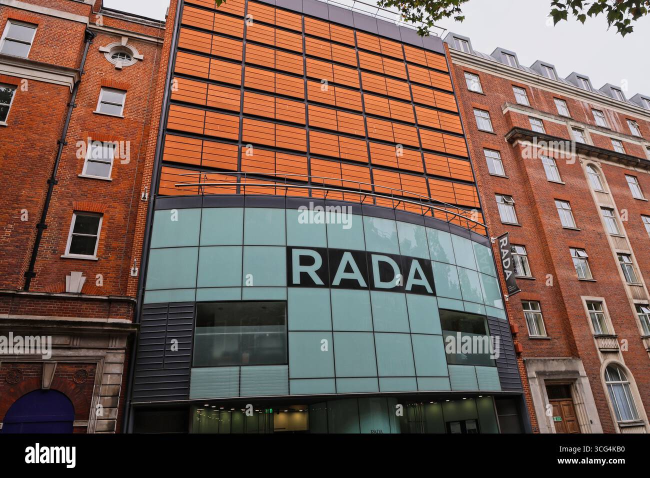 Außenansicht der RADA Royal Academy of Dramatic Art Bloomsbury London, UK August 2025 Stockfoto
