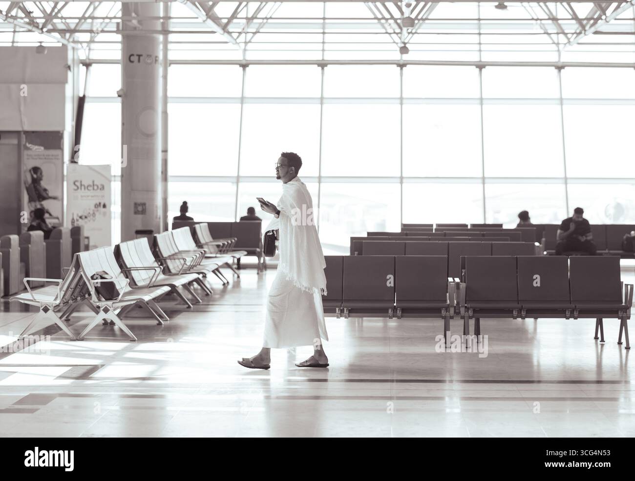 Innenraum des Passagierterminals am internationalen Flughafen Addis Abeba Bole in Äthiopien, Afrika. Stockfoto