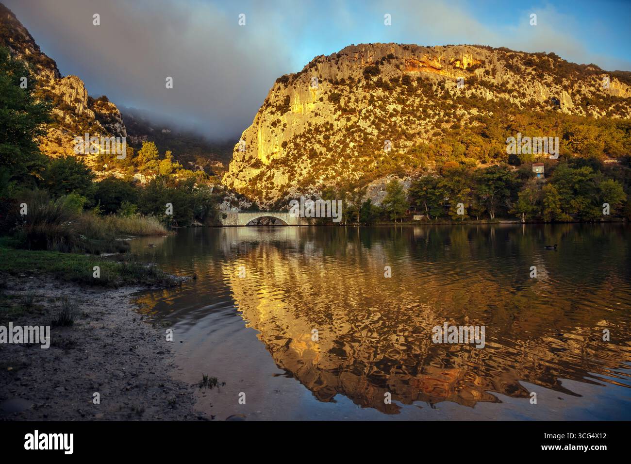 Quinson-See im Morgenlicht in der Verdon-Schlucht, Quinson, Provence; Frankreich Stockfoto