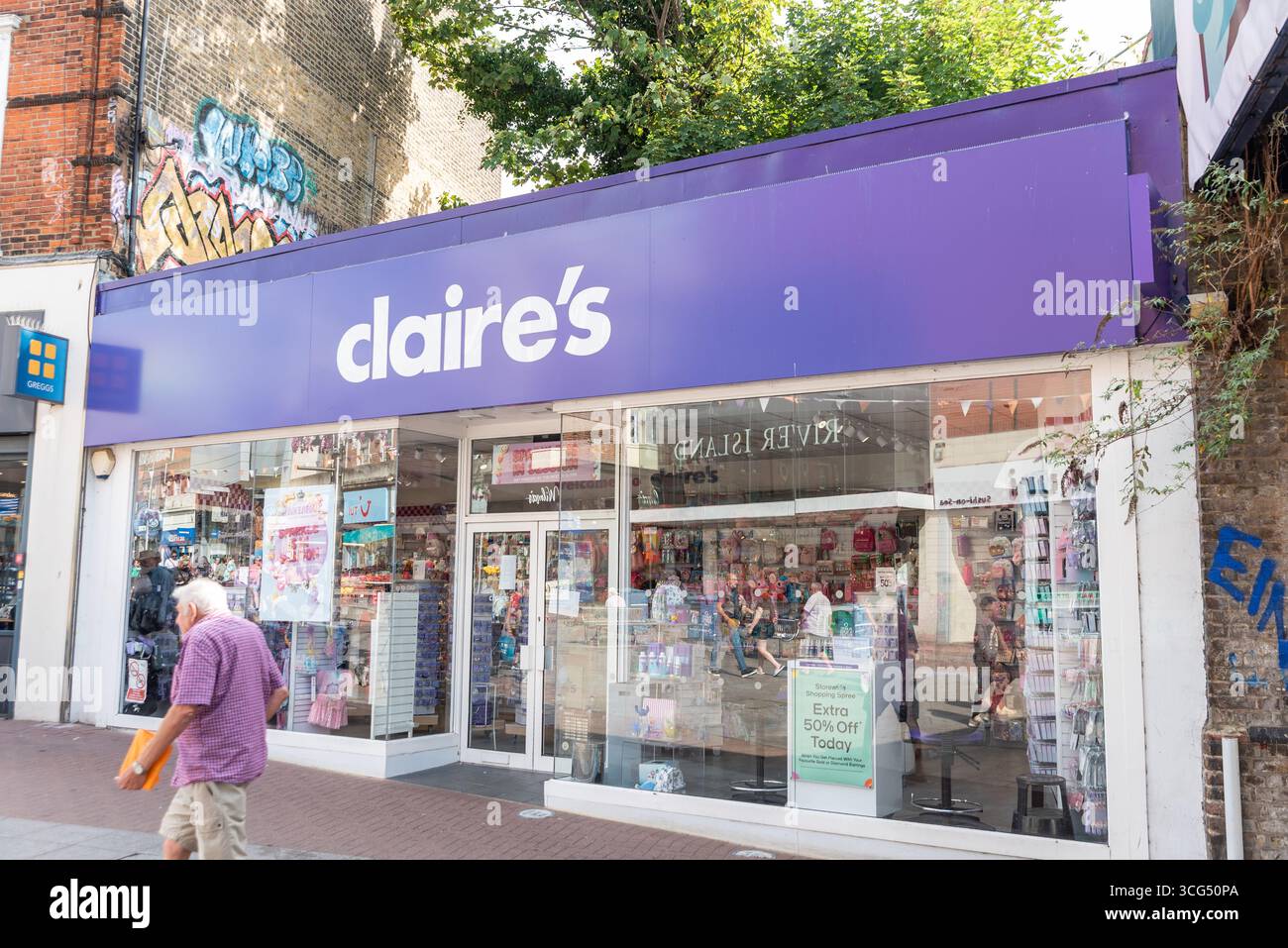 Claires Laden in der High Street von Southend on Sea, Essex, Großbritannien, schließt den Einzelhandel. Das Geschäft ist in die Verwaltung übergegangen Stockfoto