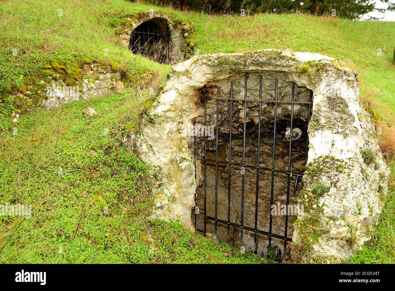 Weinhöhlen in Fuencemillan, Guadalajara, Spanien Stockfoto