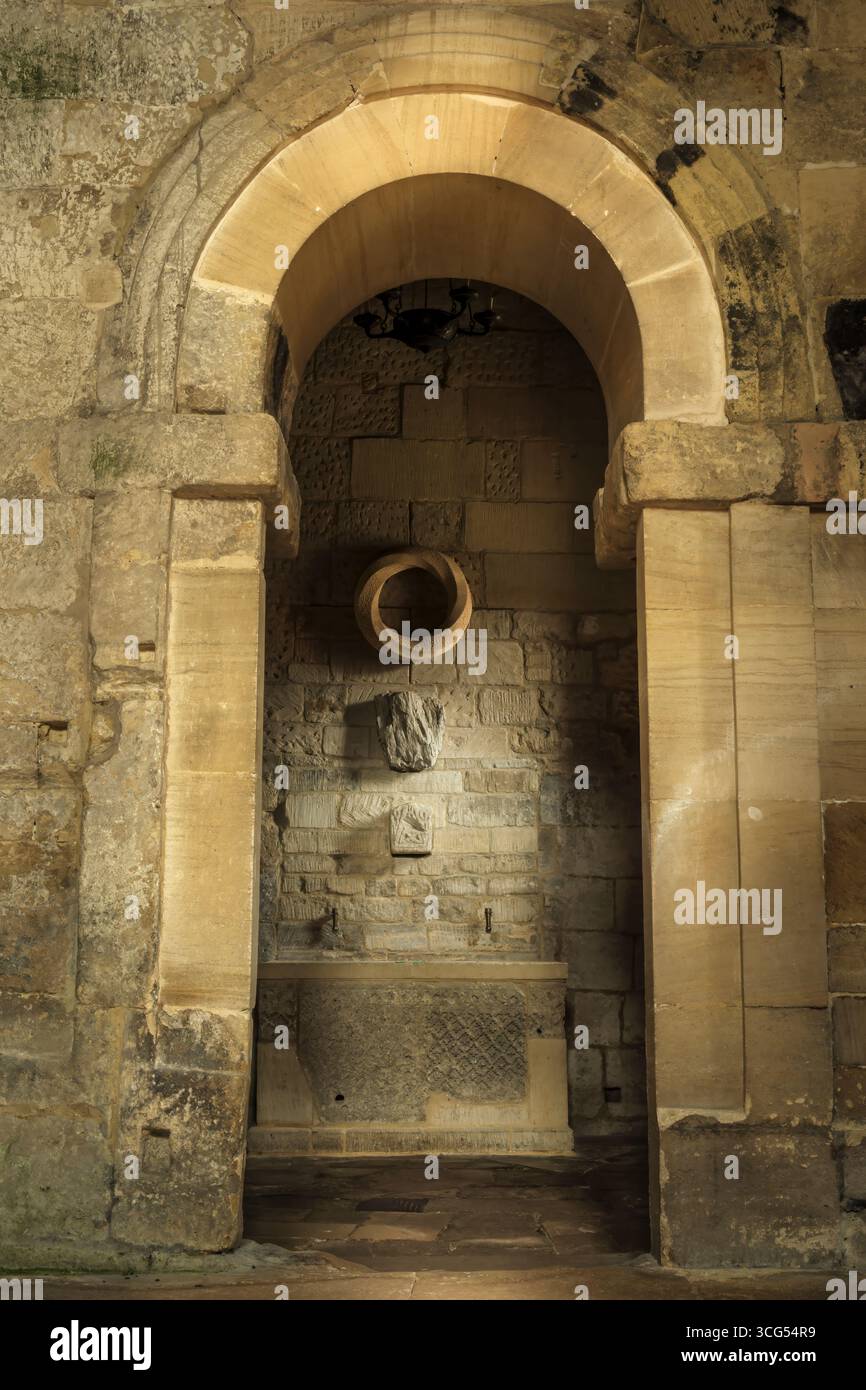 Bradford on Avon, Wiltshire - St Laurence’s Church ist eine der wenigen erhaltenen angelsächsischen Kirchen in England, die später nicht mittelalterliches Alter zeigen Stockfoto