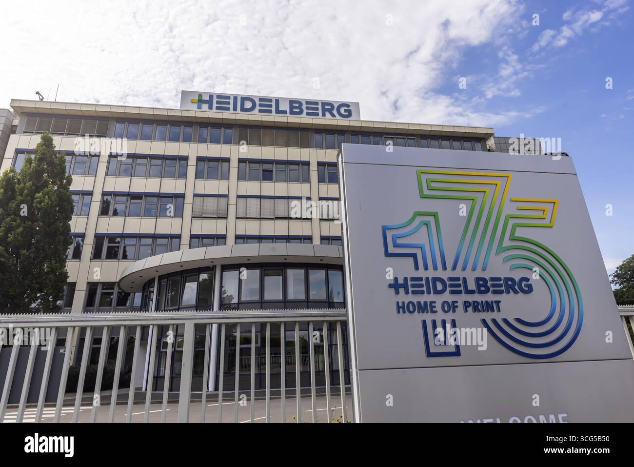 Heidelberger Druckmaschinen AG. Der wichtigste Produktionsstandort und der Hauptsitz der Gruppe befindet sich in Wiesloch-Walldorf. Heideldruck produziert Präzisionsmaschinen Stockfoto