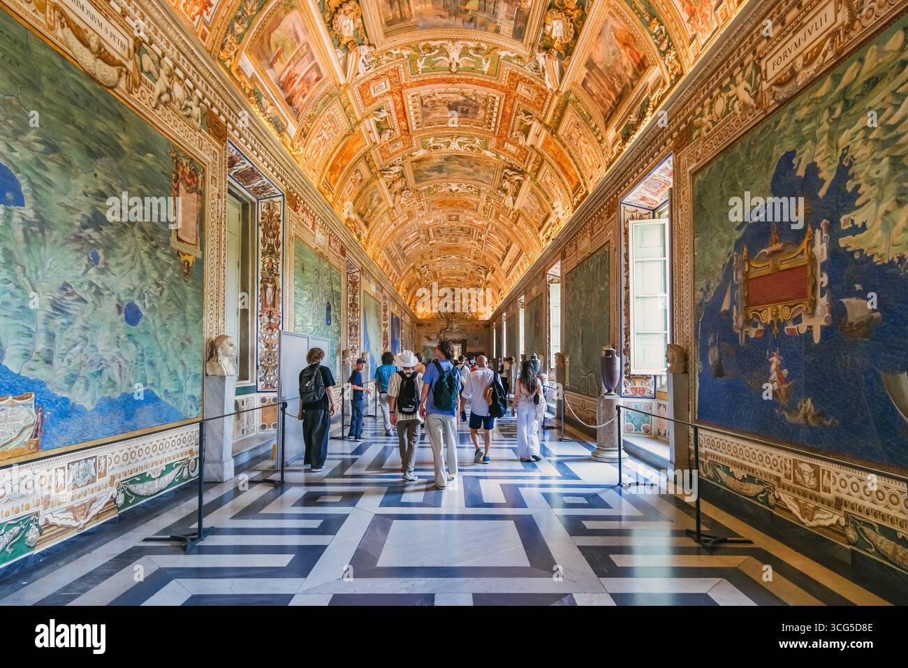 Die Leute besuchen die Vatikanischen Museen, den Vatikan. Stockfoto