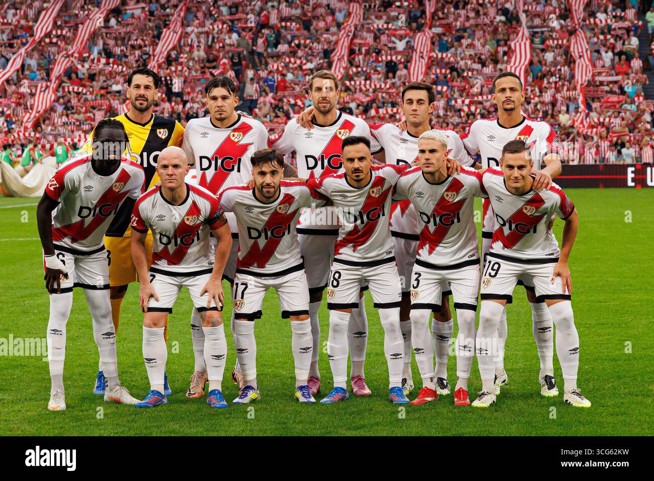 Spieler von Rayo Vallecano werden während des LaLiga EA SPORTSPIELS zwischen den Teams des Athletic Club und Rayo Vallecano im Estadio de San Mames gesehen. Stockfoto