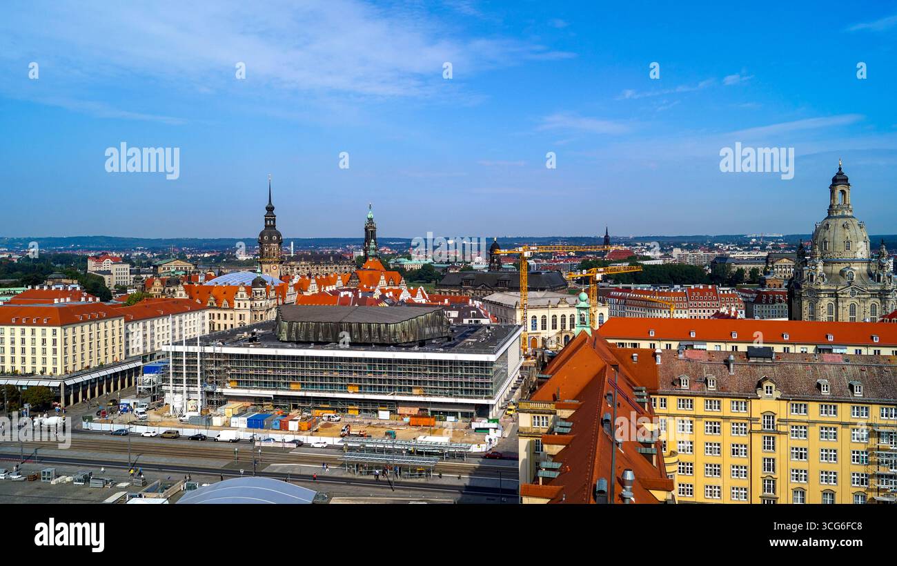blick-vom-turm-der-kreuzkirche-in-dresden-in-richtung-altmarkt-und