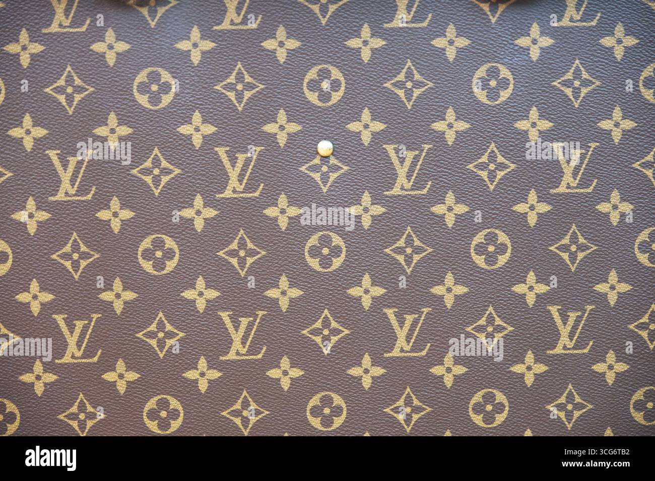 Shanghai, China-17. Juli 2025: louis vuitton klassisches Monogrammmuster Stockfoto
