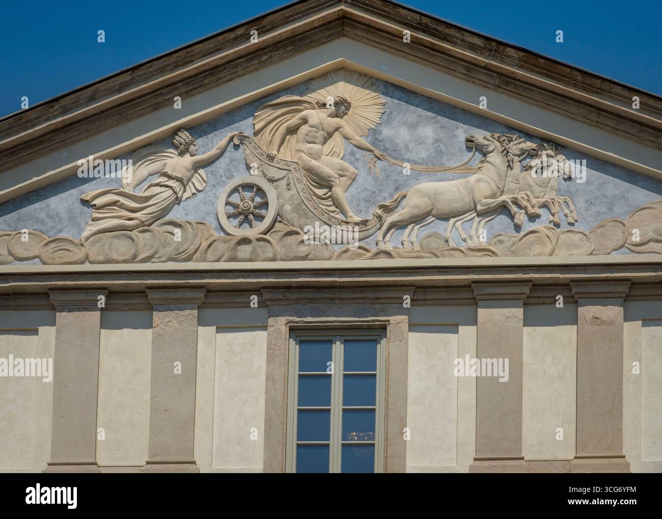 Fassade von La Scala, offiziell Teatro alla Scala. Ein historisches Opernhaus in Mailand, Italien. Das Theater wurde am 3. August 1778 eröffnet und war ursprünglich als il Nuovo Regio Ducale Teatro alla Scala bekannt. Stockfoto