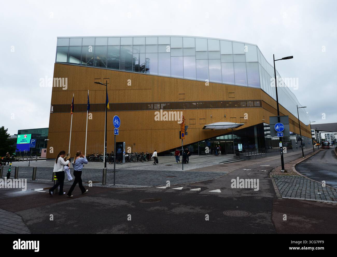 Die moderne Zentralbibliothek Oodi in Helsinki, Finnland. Stockfoto